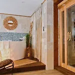 Vip Paris Yacht Hotel & Spa