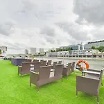 Vip Paris Yacht Hotel & Spa