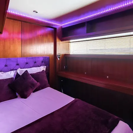 Hotel Vip Yacht & 3*