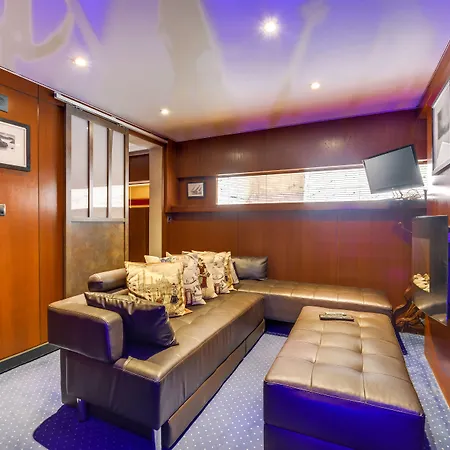 Vip Yacht & Hotel 3*
